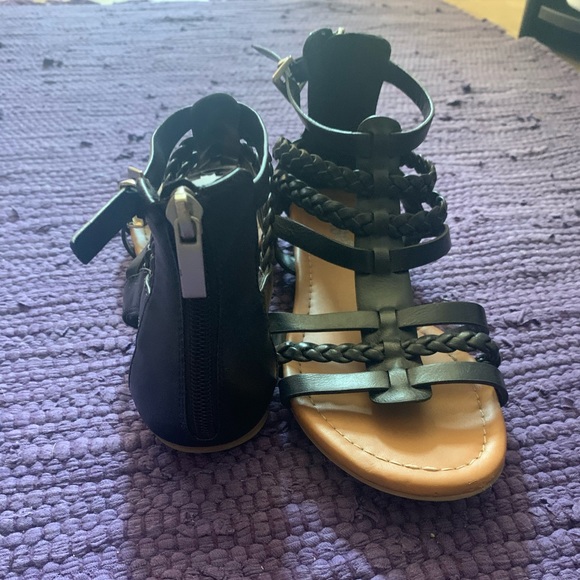 Strappy black sandals - Picture 3 of 3